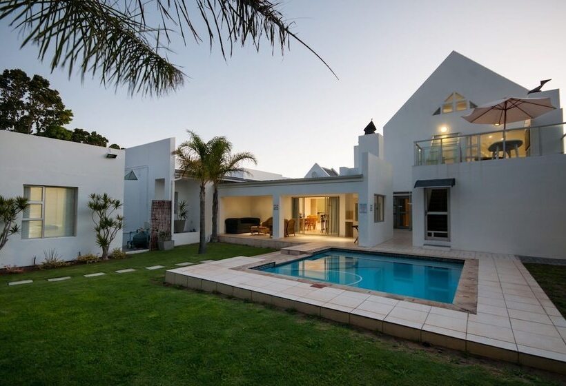 פנסיון Millard Crescent Guest House