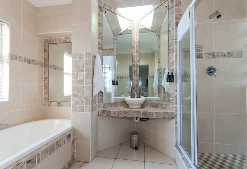 פנסיון Millard Crescent Guest House