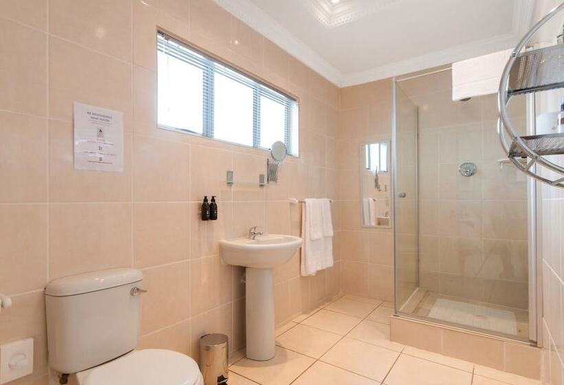 פנסיון Millard Crescent Guest House