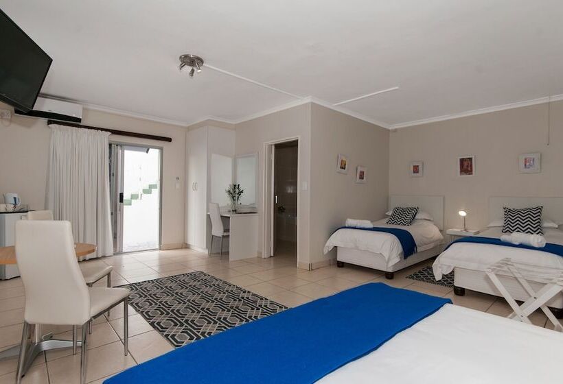 פנסיון Millard Crescent Guest House