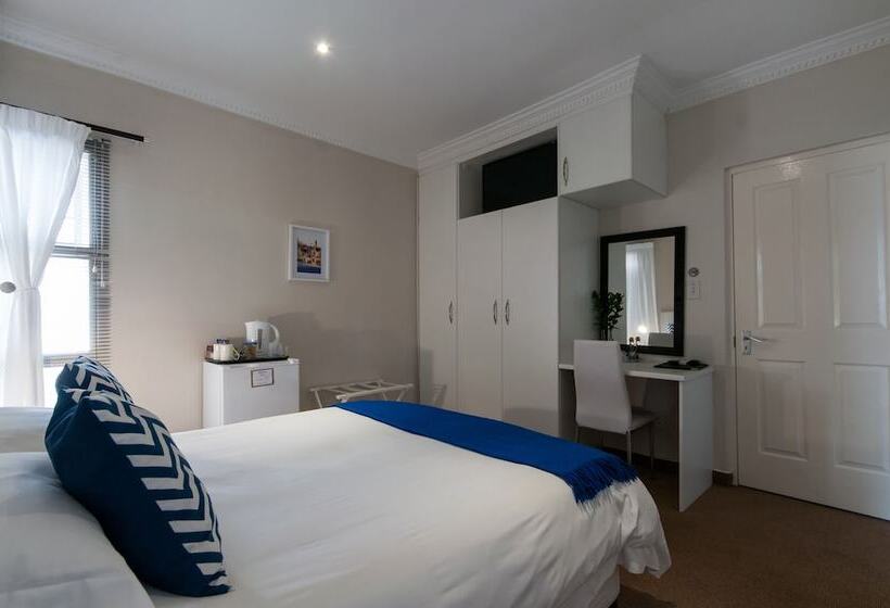 פנסיון Millard Crescent Guest House