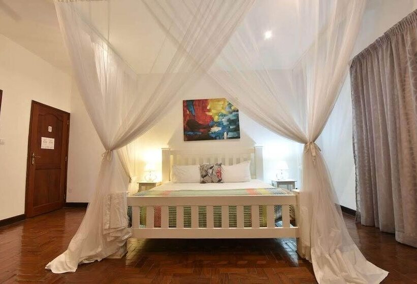 פנסיון Sommerschield Guest House & Restaurant