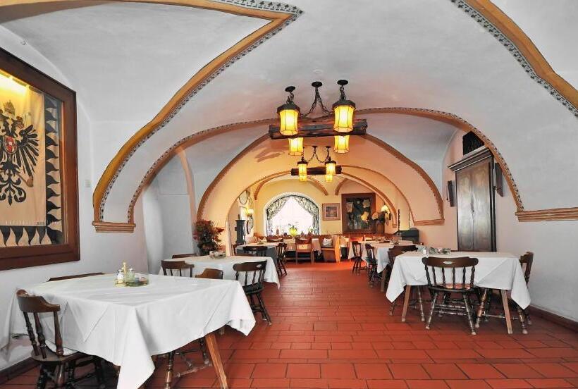 ホテル Gasthof Tell