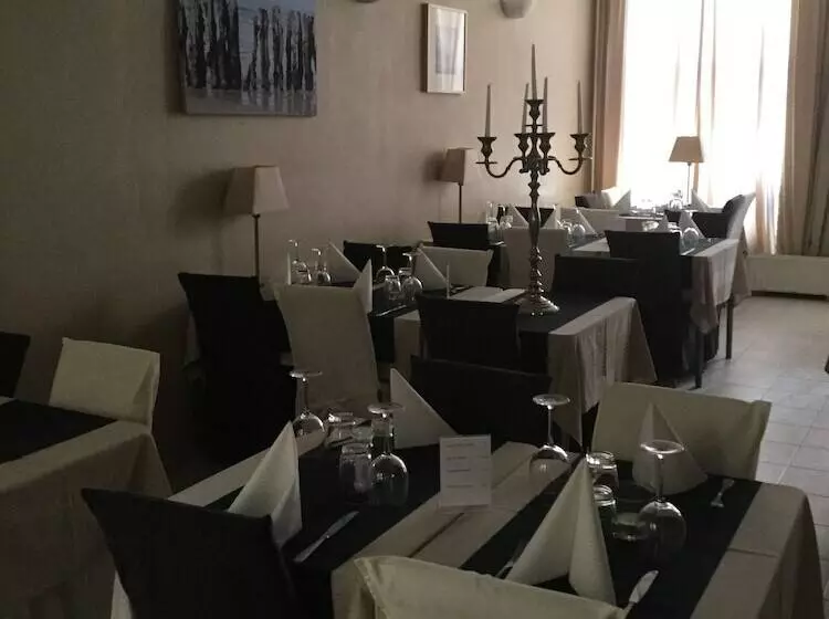 هتل Restaurant De Viertorre