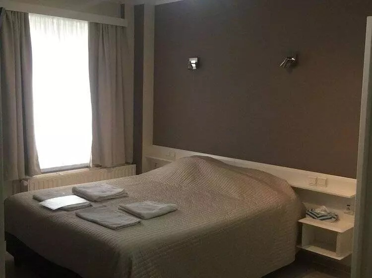 هتل Restaurant De Viertorre