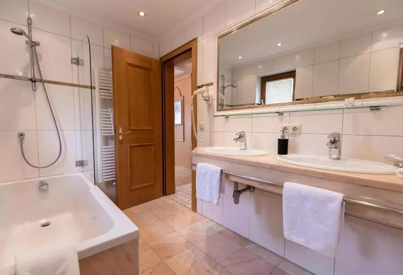 Hotel Schlosshof