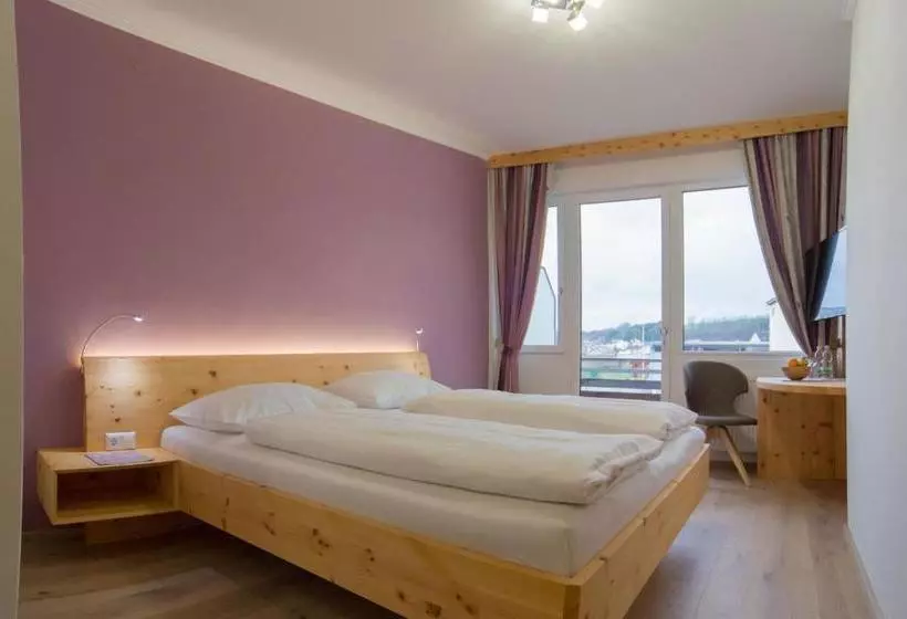 Hotelli Gasthof Zur Traube