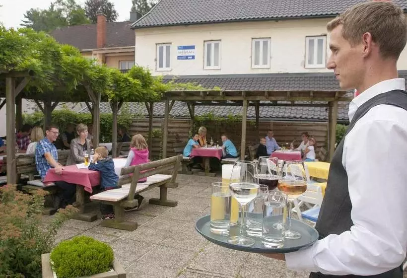 Hotelli Gasthof Zur Traube