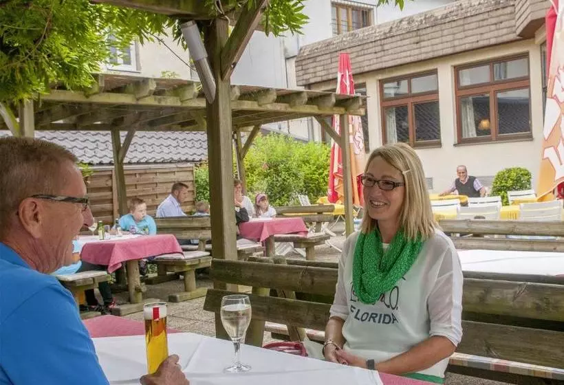 Hotelli Gasthof Zur Traube