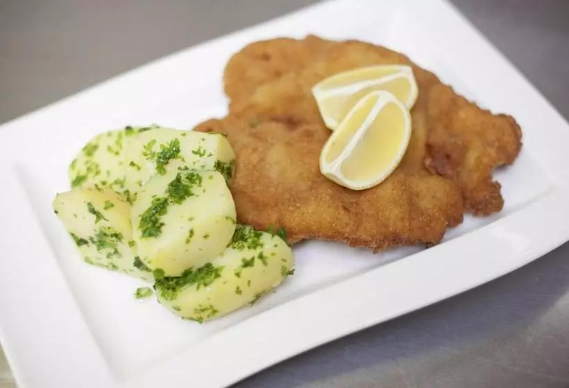 Hotelli Gasthof Zur Traube