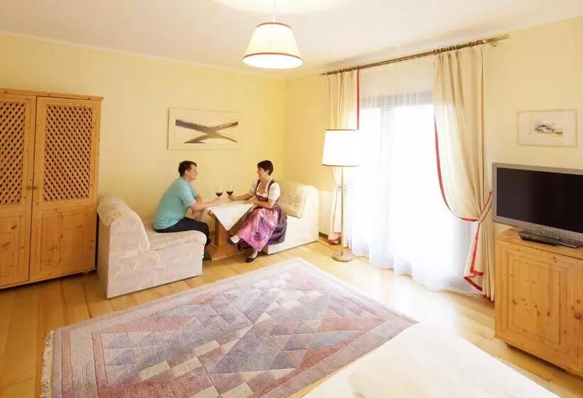 Hotelli Gasthof Zur Traube