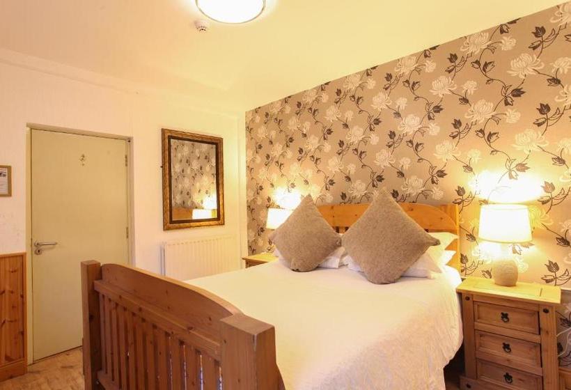 Moville Boutique Hostel & Apartments