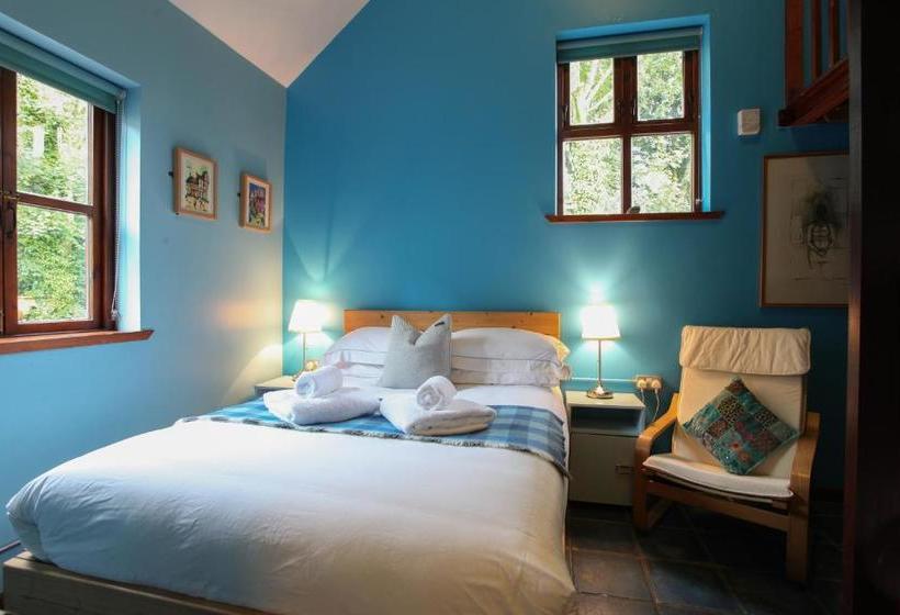 Moville Boutique Hostel & Apartments