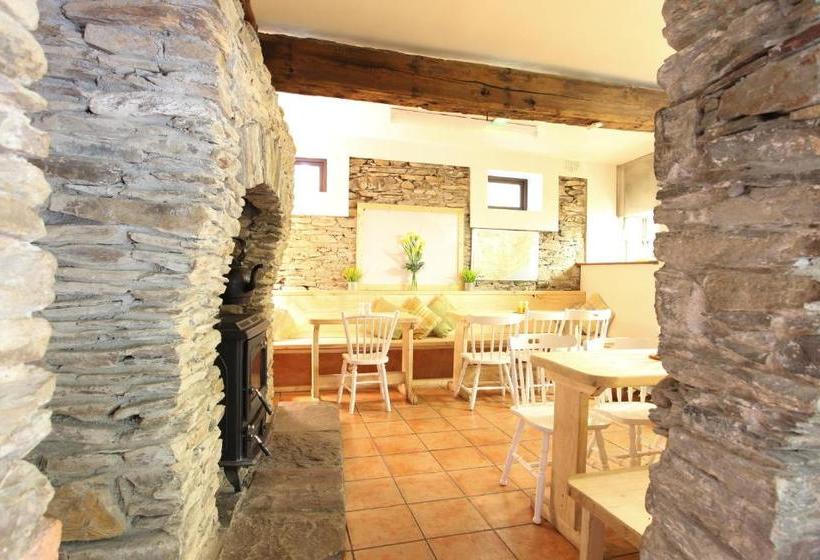 Moville Boutique Hostel & Apartments