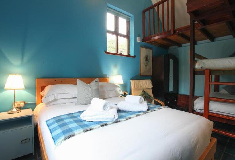 Moville Boutique Hostel & Apartments
