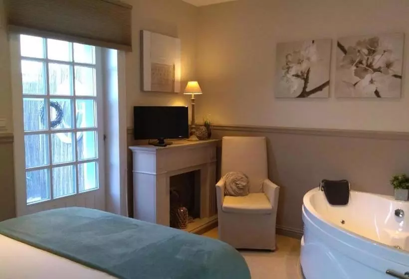 Aamiaismajoitus (B&B) Casa Cosi, Tourist & Business Suites & Flats With Reserved Parking, Private Sauna Available
