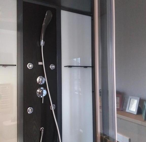 مبيت وإفطار Casa Cosi, Tourist & Business Suites & Flats With Reserved Parking, Private Sauna Available