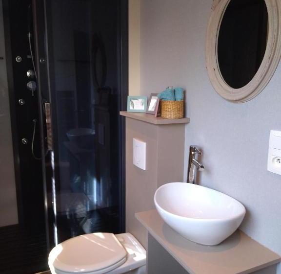 مبيت وإفطار Casa Cosi, Tourist & Business Suites & Flats With Reserved Parking, Private Sauna Available