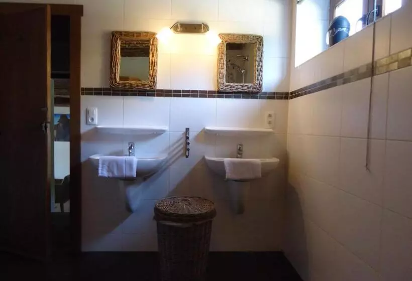 Aamiaismajoitus (B&B) Ferme Des Templiers