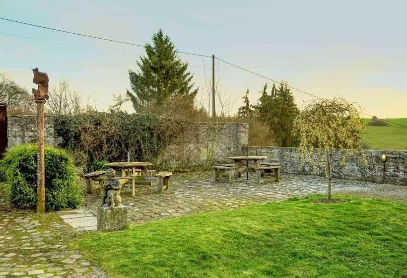 Aamiaismajoitus (B&B) Ferme Des Templiers