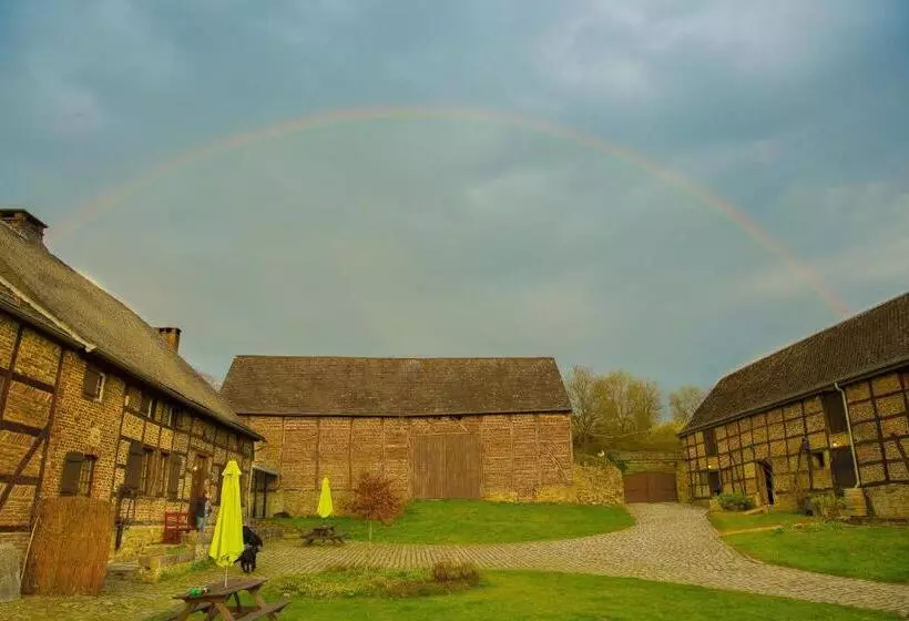Aamiaismajoitus (B&B) Ferme Des Templiers