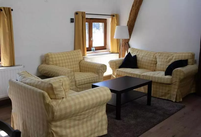 Aamiaismajoitus (B&B) Ferme Des Templiers