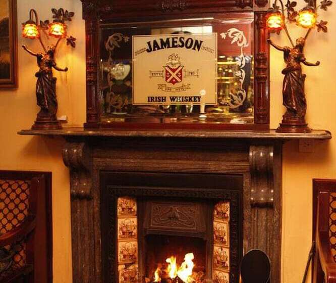 住宿加早餐  Hallahan S