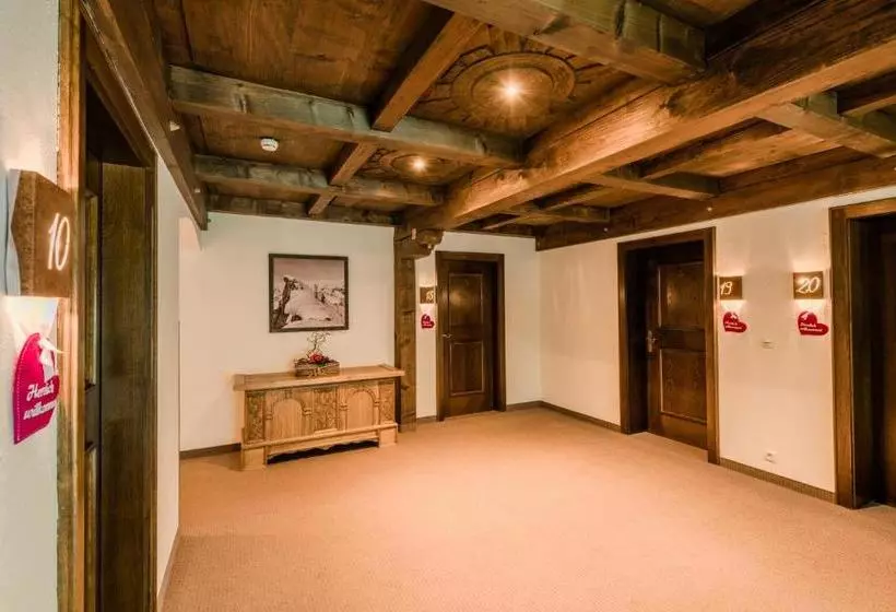 Hotelli Alpen Villa Rieder