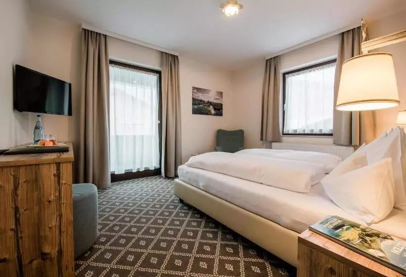 Hotelli Alpen Villa Rieder