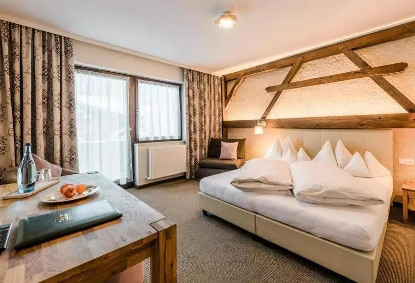 Hotelli Alpen Villa Rieder