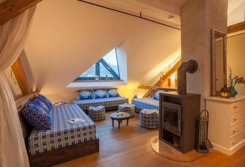 هتل Arte Vida Boutique Guesthouse