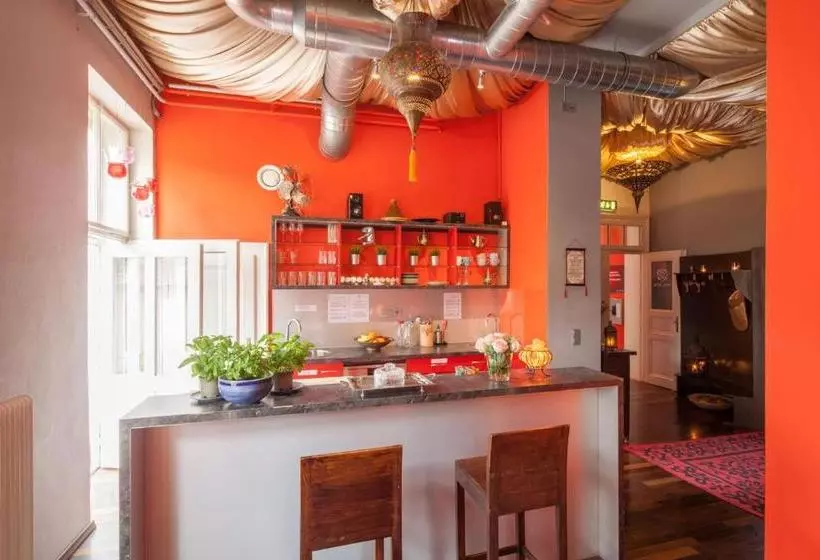 هتل Arte Vida Boutique Guesthouse