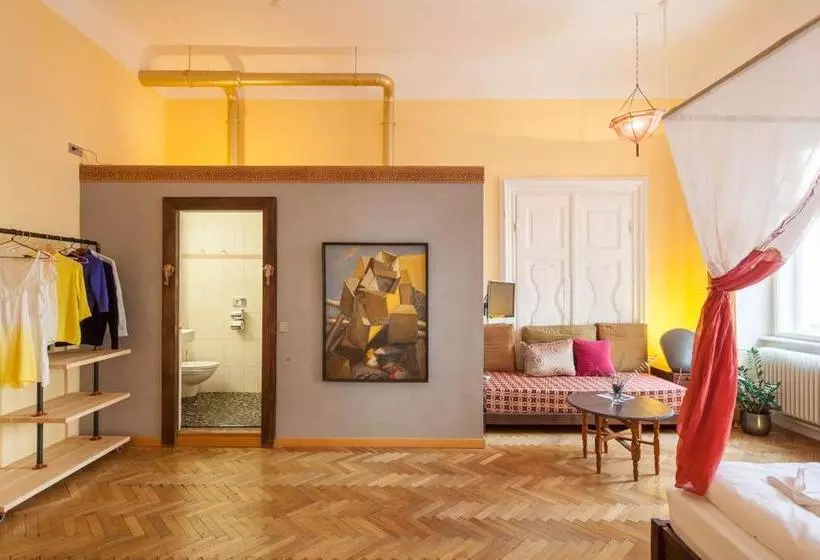 هتل Arte Vida Boutique Guesthouse