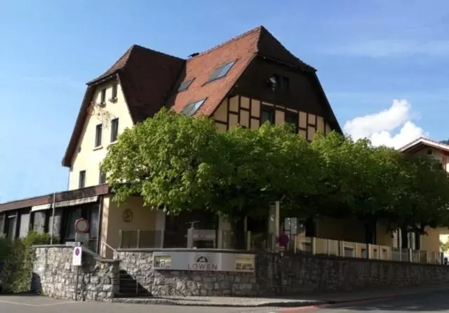 Hotelli Der Löwen, Löwen Betriebs  Und Management Gmbh