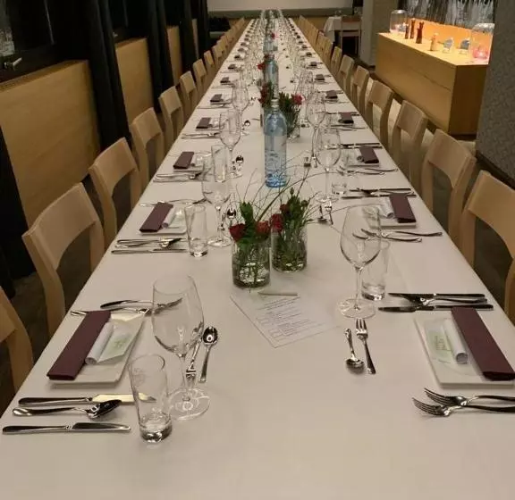 Hotelli Der Löwen, Löwen Betriebs  Und Management Gmbh