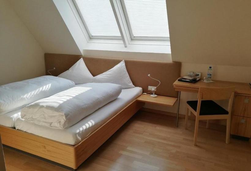 Hotell Der Löwen, Löwen Betriebs  Und Management Gmbh