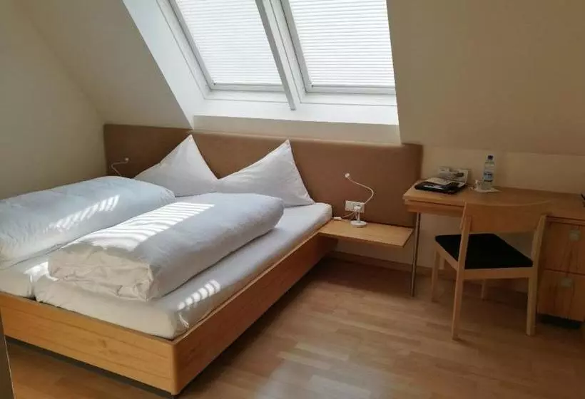 Hotelli Der Löwen, Löwen Betriebs  Und Management Gmbh