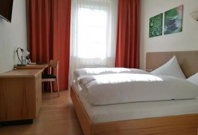 Hotelli Der Löwen, Löwen Betriebs  Und Management Gmbh
