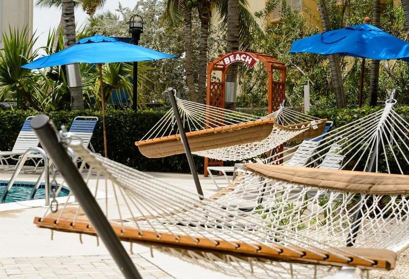 هتل Hampton By Hilton Grand Cayman Seven Mile Beach