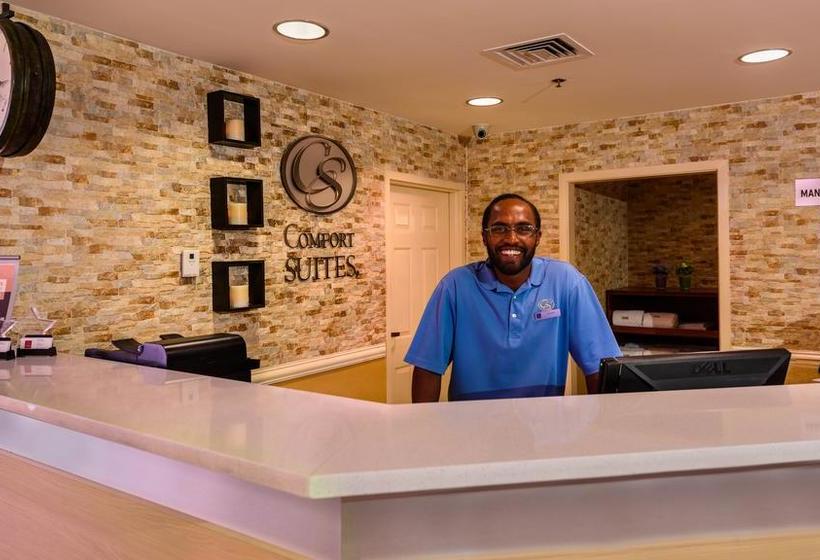 هتل Hampton By Hilton Grand Cayman Seven Mile Beach