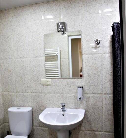 Albert House Hotel And Tours