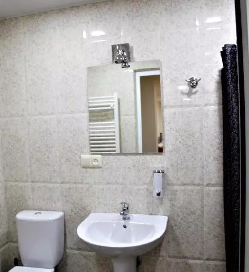 Albert House Hotel And Tours