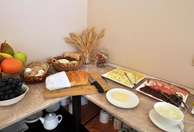 Albert House Hotel And Tours