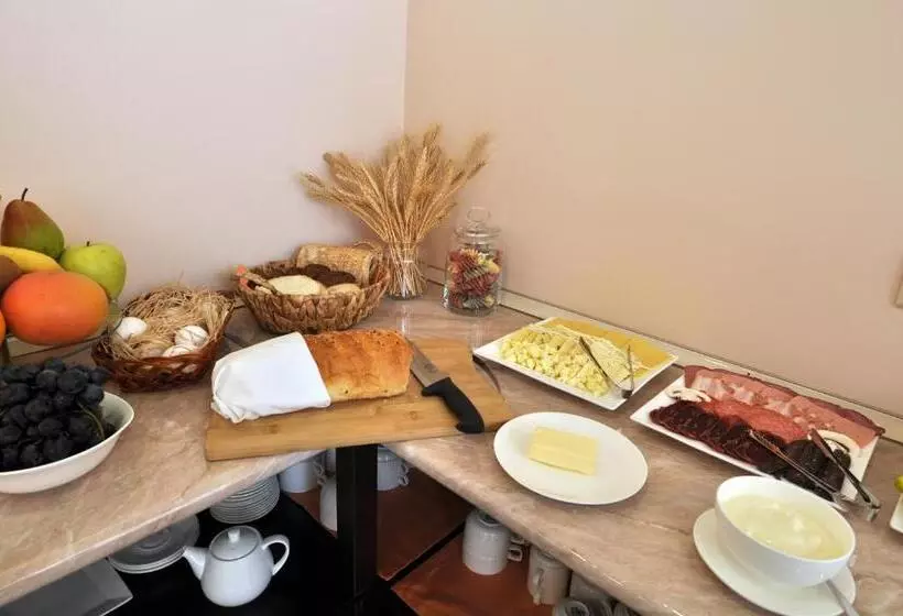 Albert House Hotel And Tours