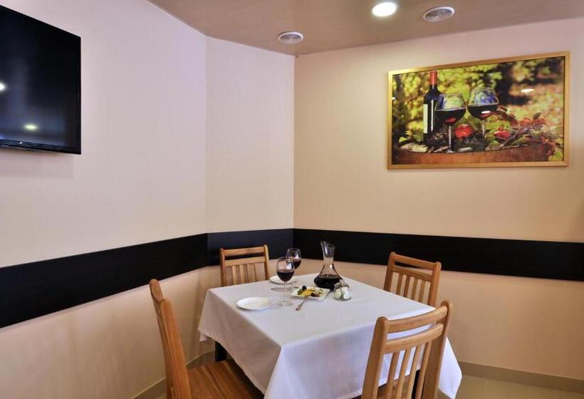 Albert House Hotel And Tours