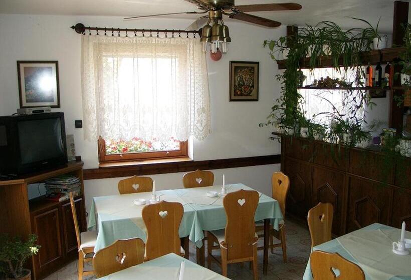 مبيت وإفطار Eifert Ház