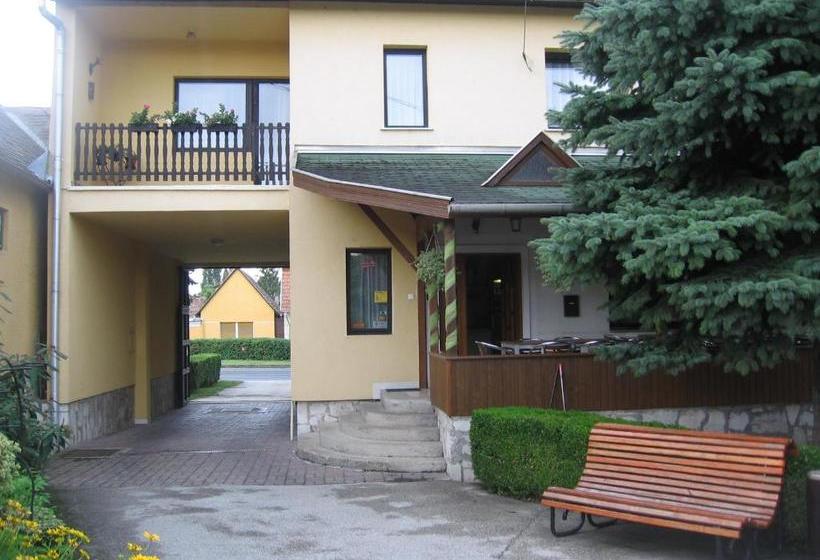 Bed and Breakfast Hattyú Fogadó