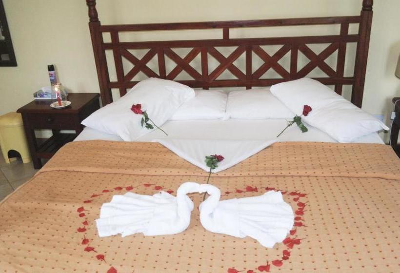 Jumuia Beach Resort Kanamai