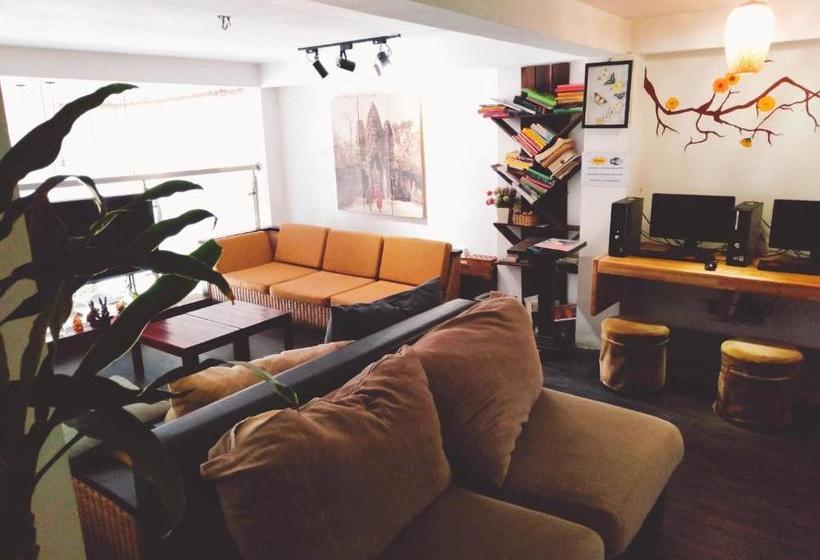 Maya Papaya Cafe & Hostel(one Stop)