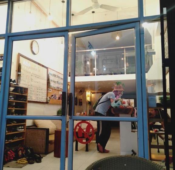 Maya Papaya Cafe & Hostel(one Stop)